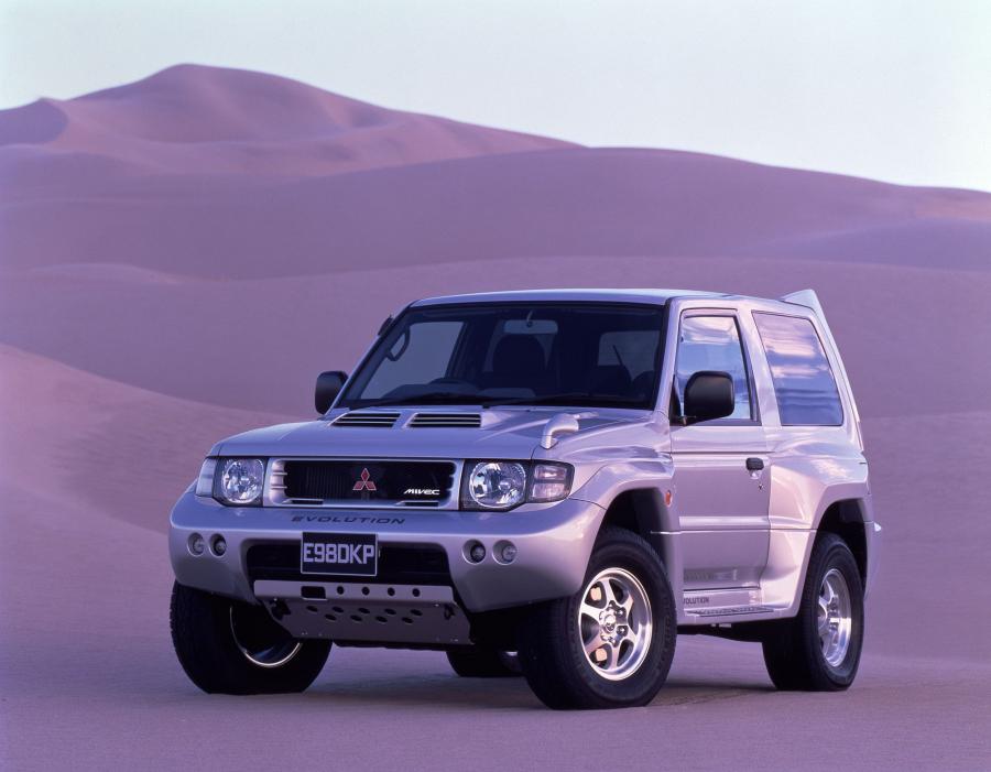  Mitsubishi Pajero Evolution 1997 года  (фото 4 из 10)
